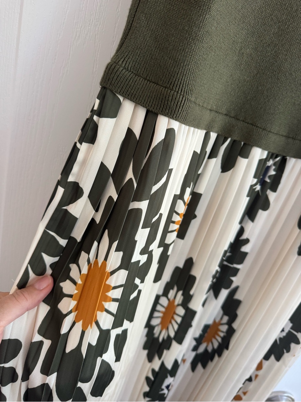NWT Avara Marcia Dress. Size L. Olive Green. - Picture 2 of 5